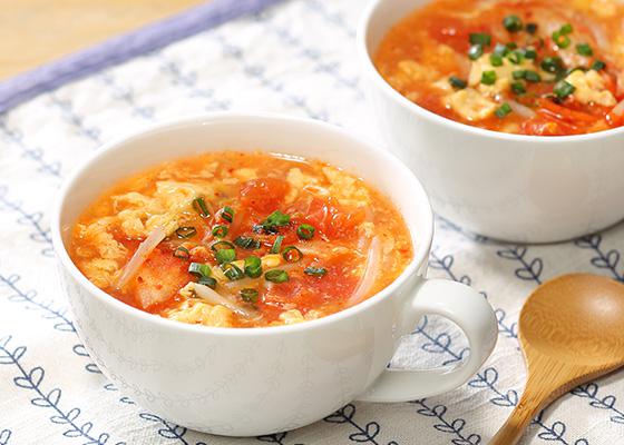 トマトと卵のキムチスープの写真