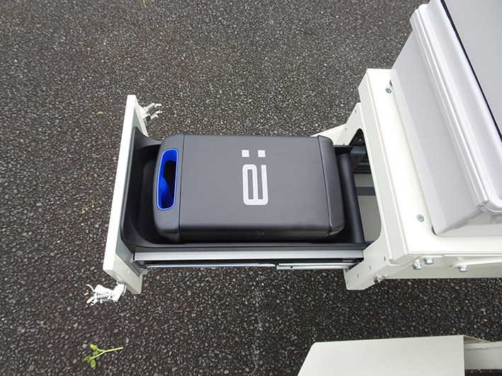 引出し式のバッテリー固定装置