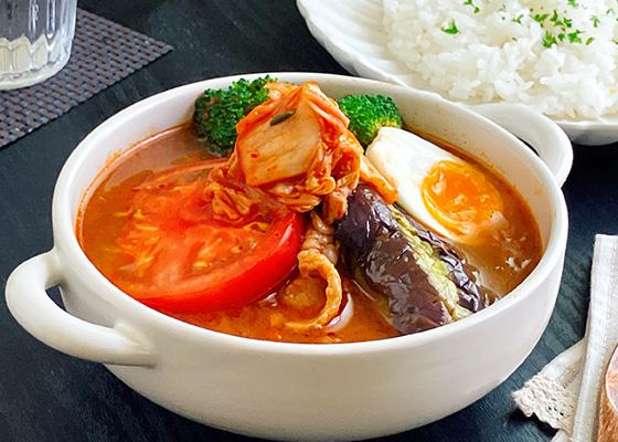 こくうま 豚キムチのスープカレーの写真
