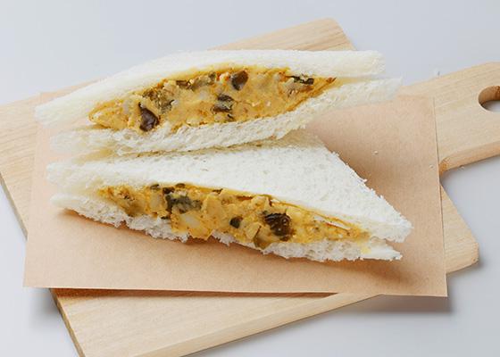 キューちゃんキーマカレー味ポテトサンドのイメージ写真