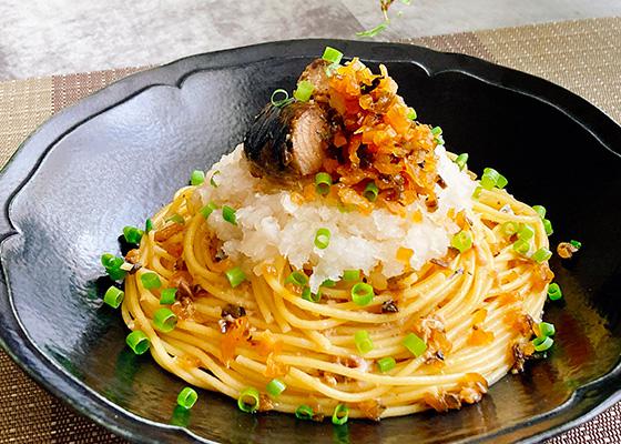 サバ缶とどん辛の和風パスタのイメージ写真