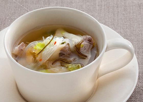 白菜漬と豚肉の春雨スープの写真